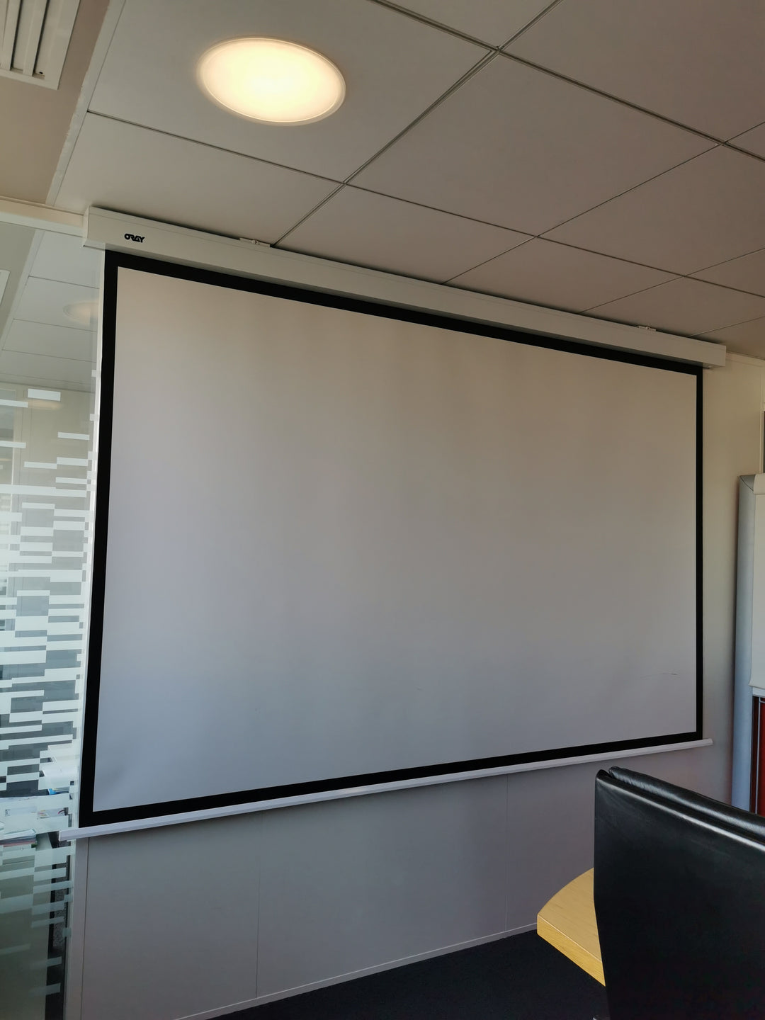 Écran de projection 290x185cm - Backacia