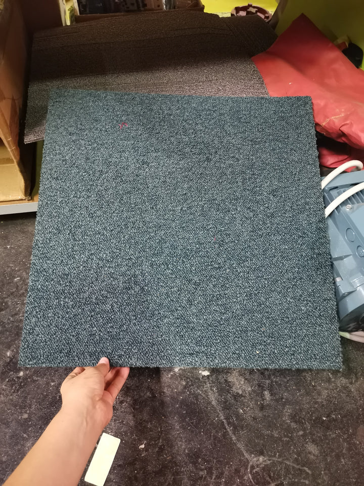 Dalles de moquette grise - Backacia