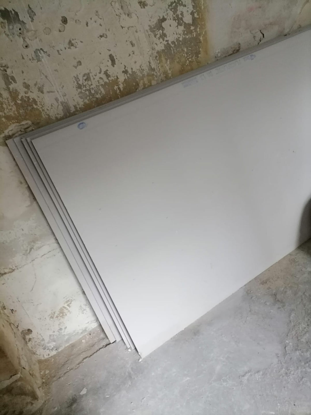 35 Plaques de plâtres diverses - surplus - Backacia