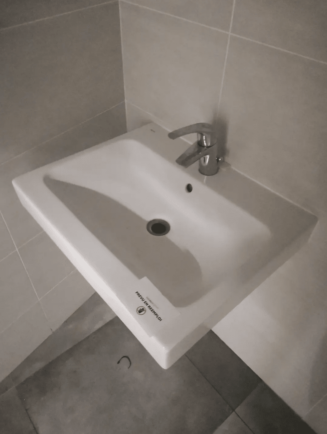 Vasque suspendue ALLIA + mitigeur Grohë - Backacia