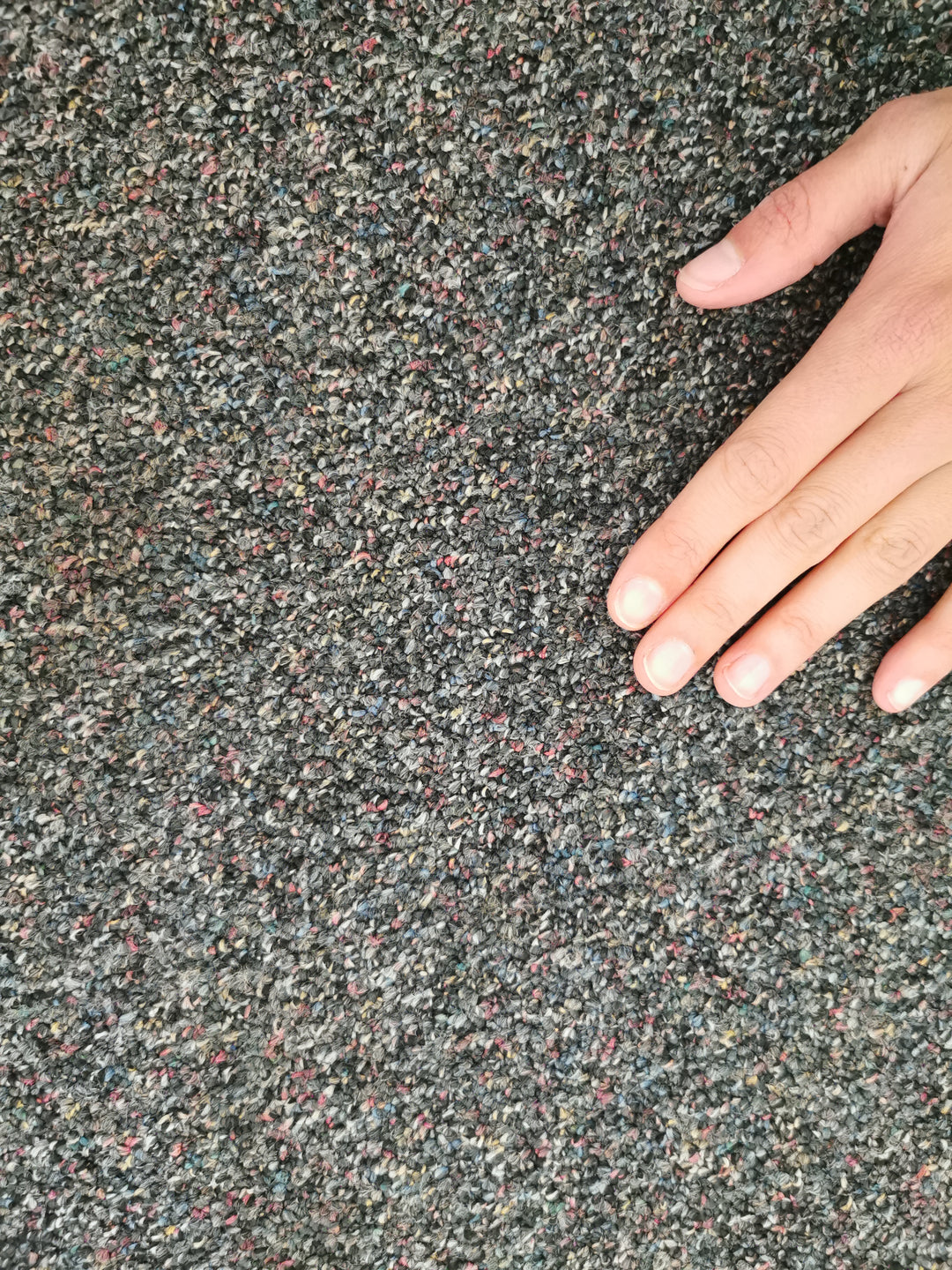 Dalle de moquette grise mouchetée - Backacia