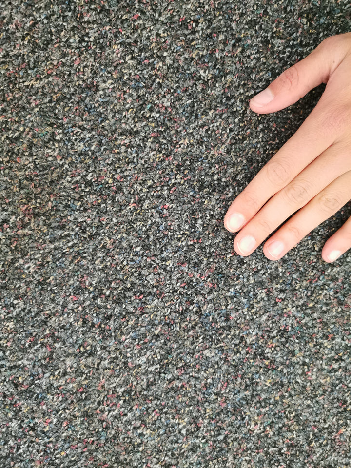 Dalle de moquette grise mouchetée - Backacia