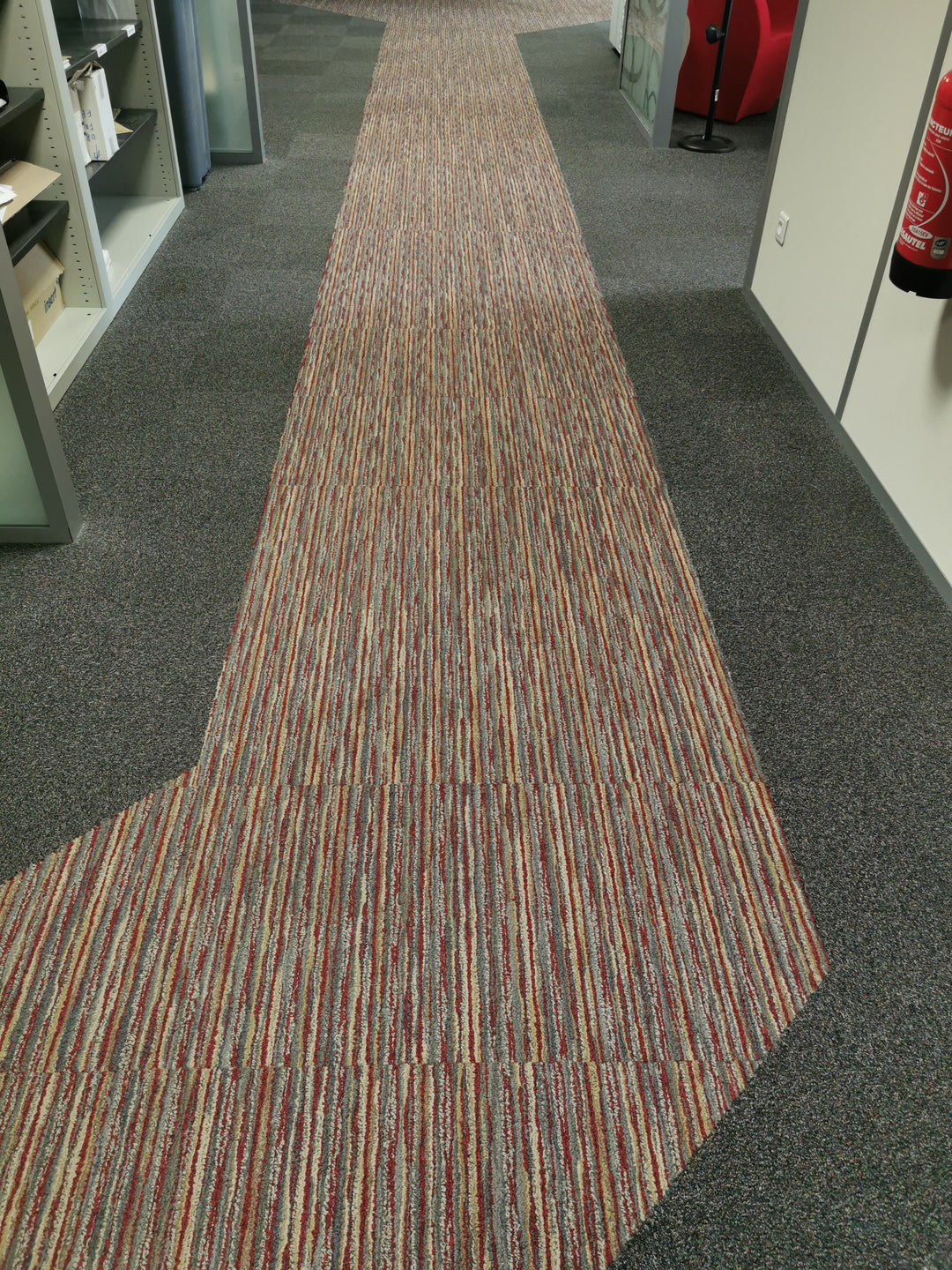 Dalle de moquette rayée - Backacia