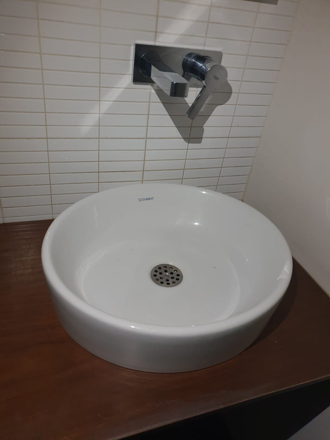 Vasque à poser DURAVIT avec robinetterie à encaster - Backacia