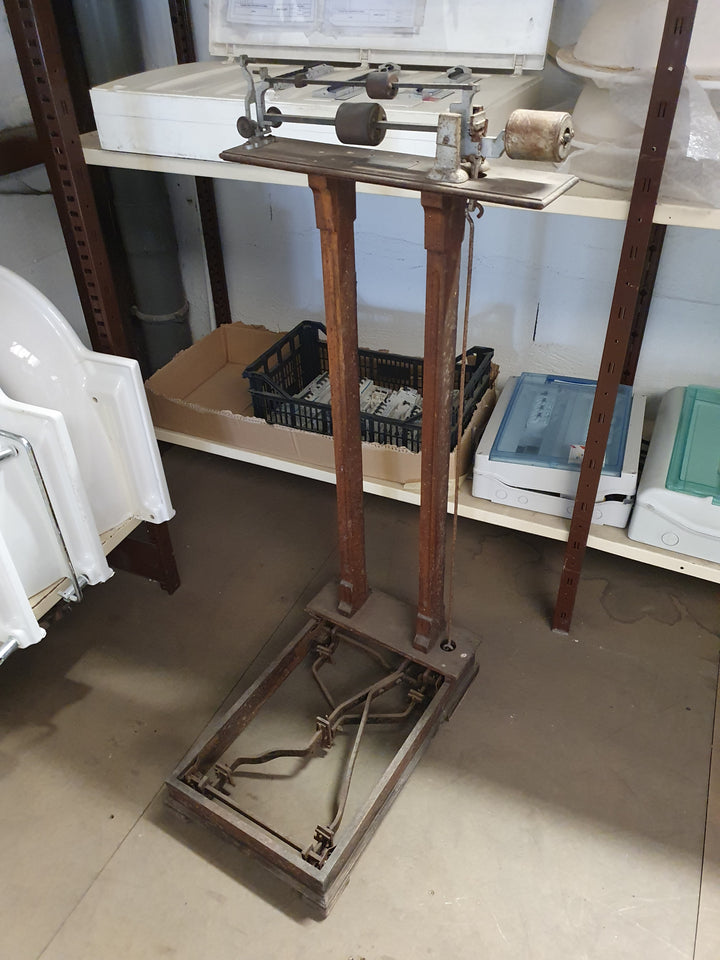 Balance en bois ancienne - Backacia