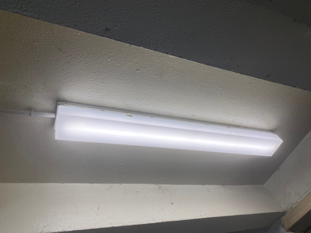 Luminaire rectangulaire fluo extérieur - Backacia